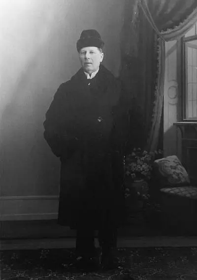 АЛЕКСЕЙ АНДРЕЕВИЧ ВОЛКОВ Тобольск 1917 г Фотография М Уссольской Эта та - фото 92