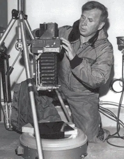 Зотиков фотографирует образец антарктического льда 1985 Пожалуй только когда - фото 27