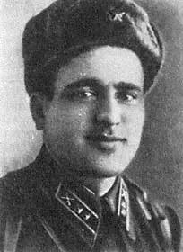 Лейтенант Н В Сиукаев командир зенитного взвода бронепоезда Южноуральский - фото 33