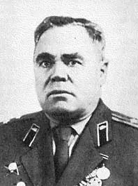 Полковник С И Серавнин командир 30го отдельного дивизиона бронепоездов - фото 39
