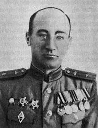 Майор В П Мерзлов командир 62го особого Новосокольнического дивизиона - фото 54