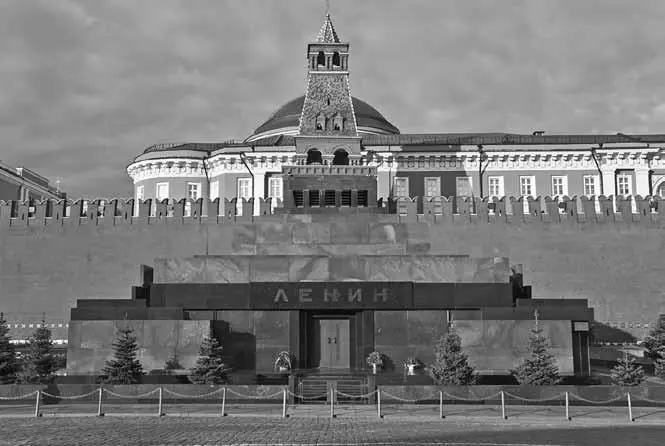 Мавзолей В И Ленина на Красной площади в Москве Не все понимали что Ленин - фото 167