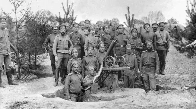 Пулеметная команда 303го Сенненского полка в районе Гродно 1914 г Офицеры - фото 9
