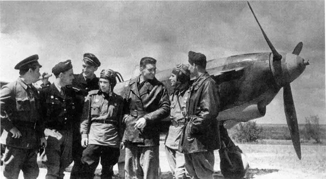 51 Летчики французского авиаполка Нормандия Неман освобождавшего в 1944 - фото 54