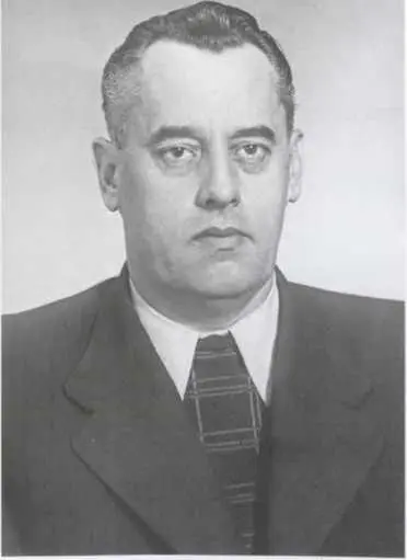 Николай Павлович Фирюбин снимок 1953 года В 19551957 гг Фирюбин был - фото 42