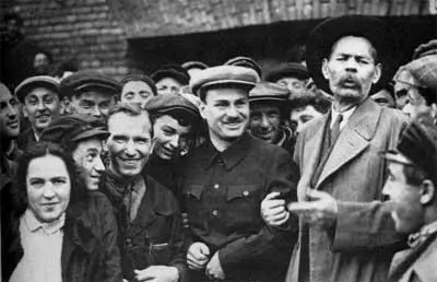 А М Горький и директор автомобильного завода Лихачев М Горький долгие - фото 29