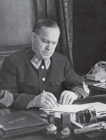 Г К Жуков 1943 г С 1918 г кавалерист Жуков в РККА с марта 1919 г он - фото 162