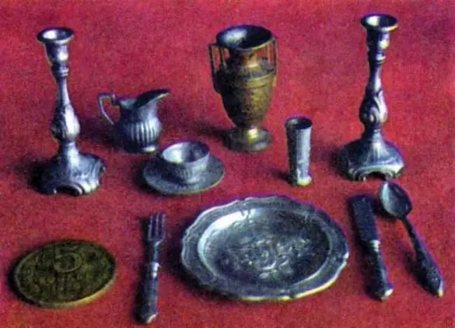 Рис 210 Литая оловянная игрушечная посуда Москва конец XIX в Другим - фото 10