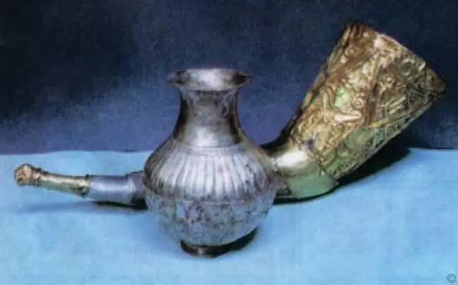 Рис 32 Скифские сокровища Атрибуты власти скифского царя серебряный - фото 33