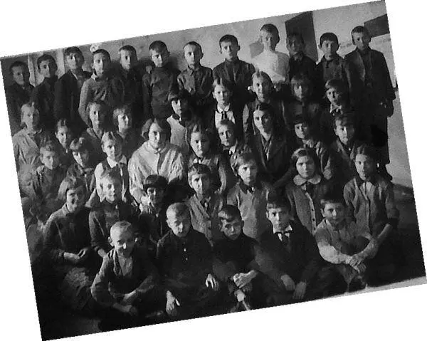 В июне 1941 года я была на каникулах родители снимали дачу На Финском заливе - фото 43