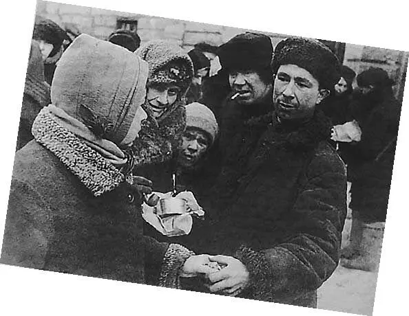 17 июня 1941 года мне исполнилось 10 лет а через 5 дней началась война Утром - фото 99