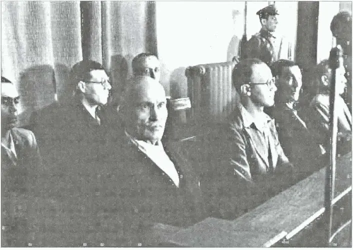 Судебный процесс в августе 1946 года В первом ряду ГМ Семенов Картина - фото 31