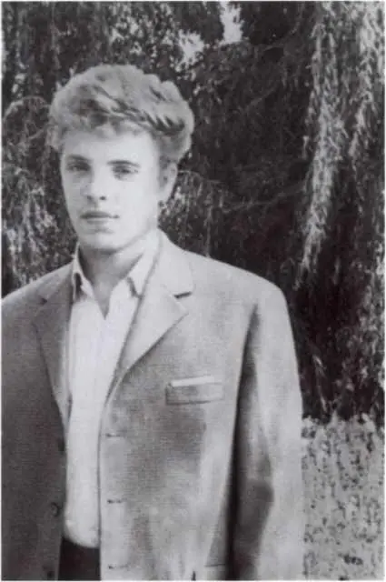 В летнем парке Бабушка и внуки В кругу родных и близких Саратов май 1962 - фото 20