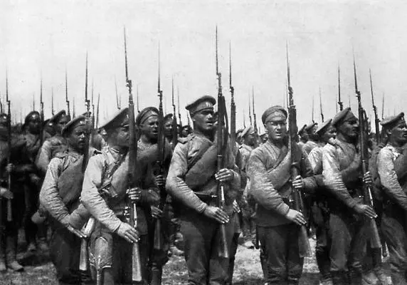 Русская пехота 19141918 гг Вот мы въехали в лес мы знали что он не широк и - фото 16