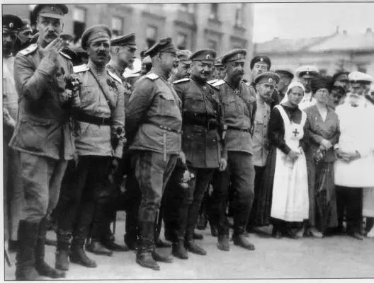 Парад в Харькове 22 июня 5 июля 1919 года В центре Иван Романовский и - фото 42