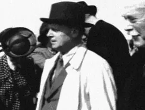 24 августа 1939 г Кинокадр сделан в Москве в день отлета А теперь - фото 61