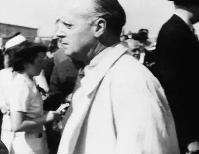 Посмотрите еще раз на кинокадр сделанный 24 августа 1939 г во время проводов - фото 76