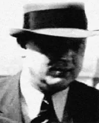 Охранник возле Евы Браун Виппер Раттенхубер Но под фотографией в - фото 81