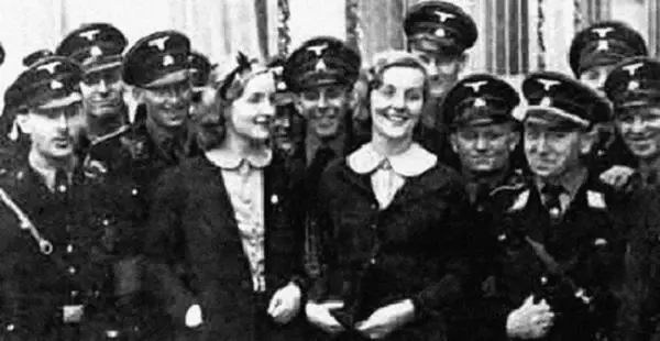 Юнити и Диана Мидфорд среди эсэсовцев 1935 г Отношения Гитлера с внучатыми - фото 5