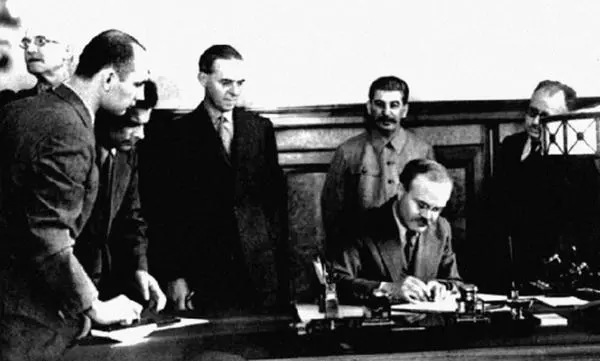 12 июля 1941 г Подписание в Кремле советскоанглийского соглашения о - фото 317