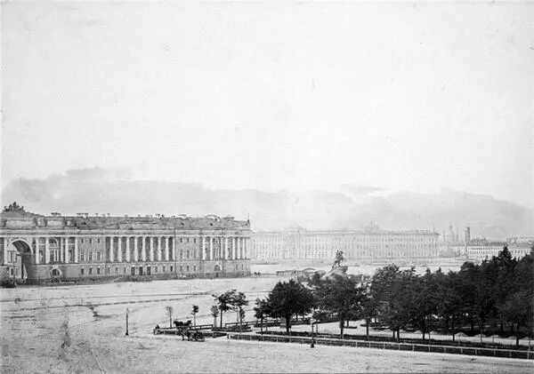 Сенатская площадь Фото 1870х гг Осенью 1820 года в Петербурге появился - фото 43