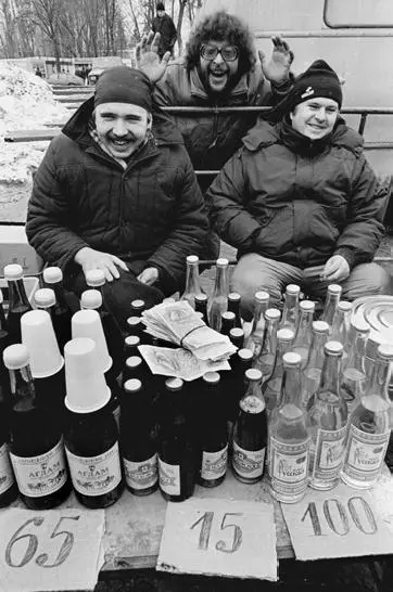 Новая экономика торговцы у станции метро Динамо Вместе с торговлей на улицу - фото 58