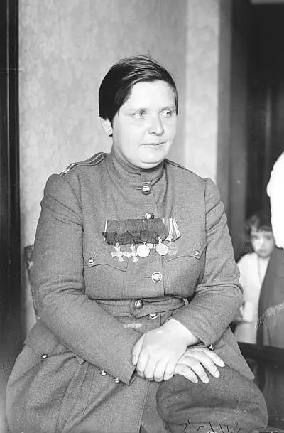 М Л Бочкарева Близким же людям она говорила Я знаю что женщина как воин - фото 106
