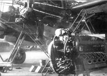 Двигатель ЮМО211F и бомбардировщик Не111Н6 в цехе одного из германских - фото 108