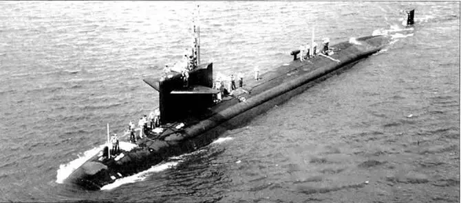 Субмарина SSN621 Хэддок на входе в СубикБэй Филиппины 25 августа 1981 г - фото 72