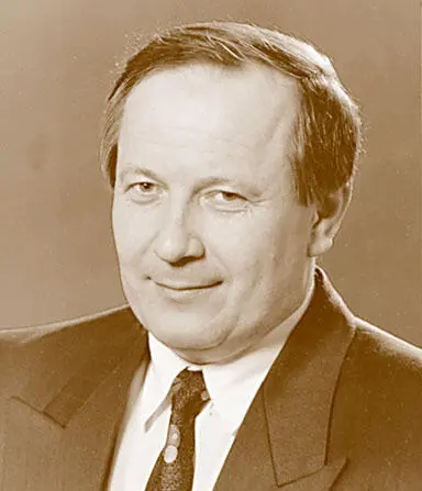 Родился в г УланУде БурятМонгольской АССР В 1973 Скуратов с отличием - фото 203
