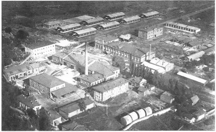 Таким был город Липецк в 1928 г На заднем плане видны ангары и летное поле - фото 80