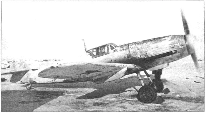 Советский летчик в кабине Bf 109G2R6 13903 январь 1943 г Захваченный под - фото 130