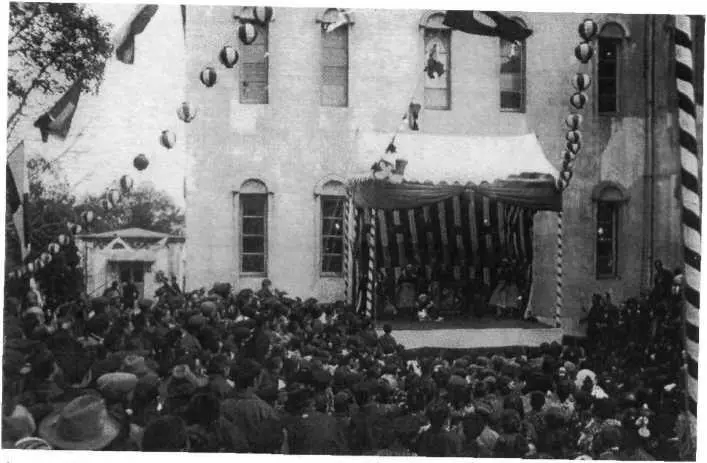 Апрель 1909 г Пасха Семинаристы исполняют танец с мечами на сцене - фото 13