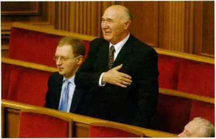 Верховная Рада правительственная ложа слева направо А Яценюк В Стельмах - фото 29