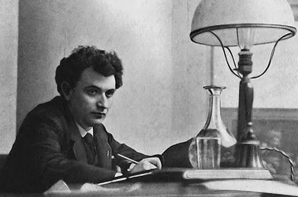 Григорий Зиновьев 25 октября 1924 года за четыре дня до выборов в британский - фото 36
