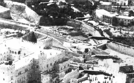 Три бомбардировщика S79 из 253 Squadriglia летят в одном строю с двумя - фото 149