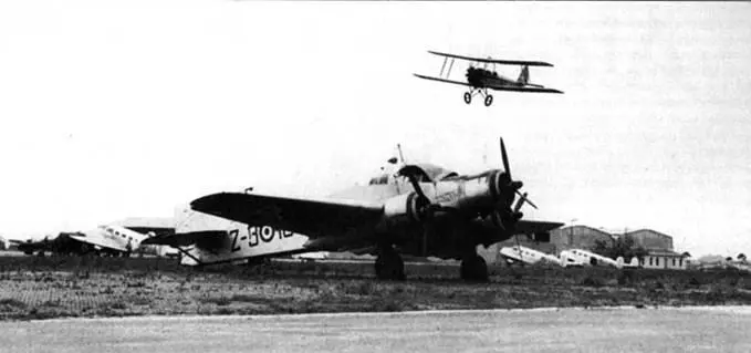 Воспоминание о крыльях прошлого Биплан Caproni 100 под управлением пилота - фото 166