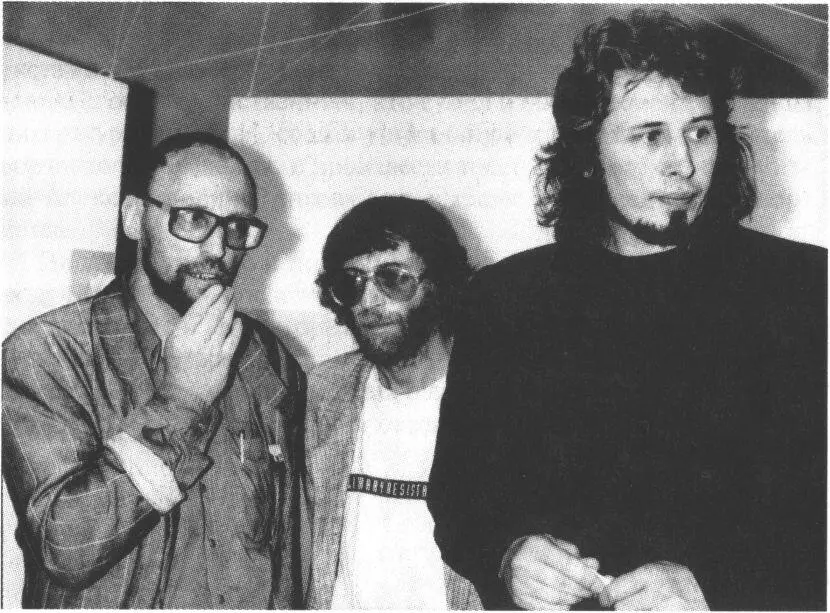 С поэтом Львом Рубинштейном и писателем Владимиром Сорокиным Середина 1990х - фото 55