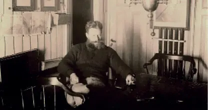 Командир яхты Заря лейтенант Н Н Коломейцев в каюткомпании 1900 г Из - фото 13