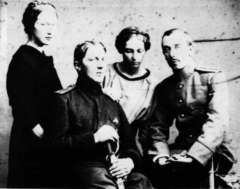 5 Лидия Костя Вера Сережа 1914 Вячеслав Иванов в Риме 1913 6 - фото 5