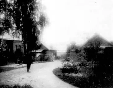 Н А Варенцов в саду усадьбы Бутово Фото 1903 г Дети Н А Варенцова - фото 10
