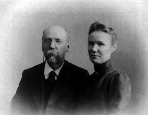 Федор Сологуб с сестрой Фотография А Пазетти СанктПетербург начало 1900х - фото 19