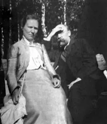 Федор Сологуб с сестрой на даче 1900е годы Музей ИРЛИ Федор Сологуб с - фото 38