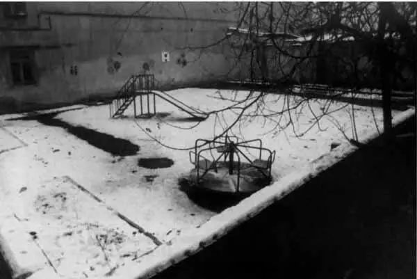 Внутренний двор бывшего здания Андреевского городского училища где - фото 41