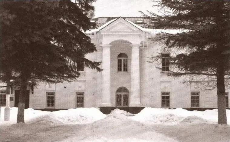 Александр Васильевич с Луизой часто бывали в подмосковном родовом имении - фото 16