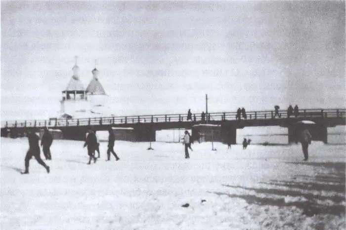 Британцы играющие в футбол на льду р Кемь 1919 г Помимо этого почти - фото 5