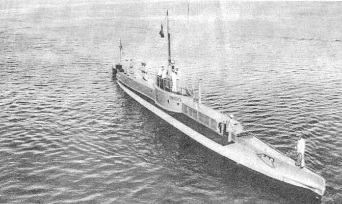 Подводная лодка Аллигатор выходит в море вверху Аллигатор на учениях - фото 69