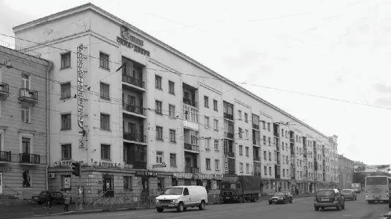 Милицейский дом на пр Энгельса 55 Фото автора июнь 2009 г Ограды - фото 93