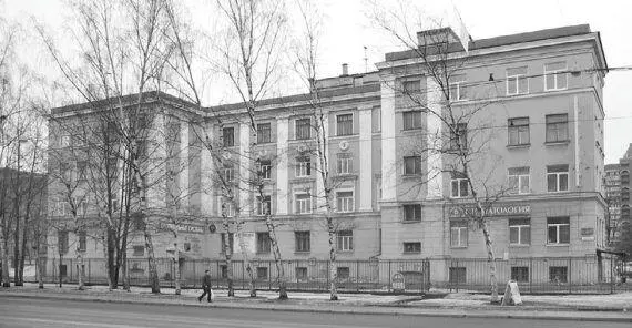 Здание бывшей школы 99 на углу проспекта Энгельса и улицы Рашетова Фото - фото 100