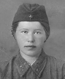 С Яковлева в замужестве Юревич в первый месяц войны Июль 1941 г Из архива - фото 112